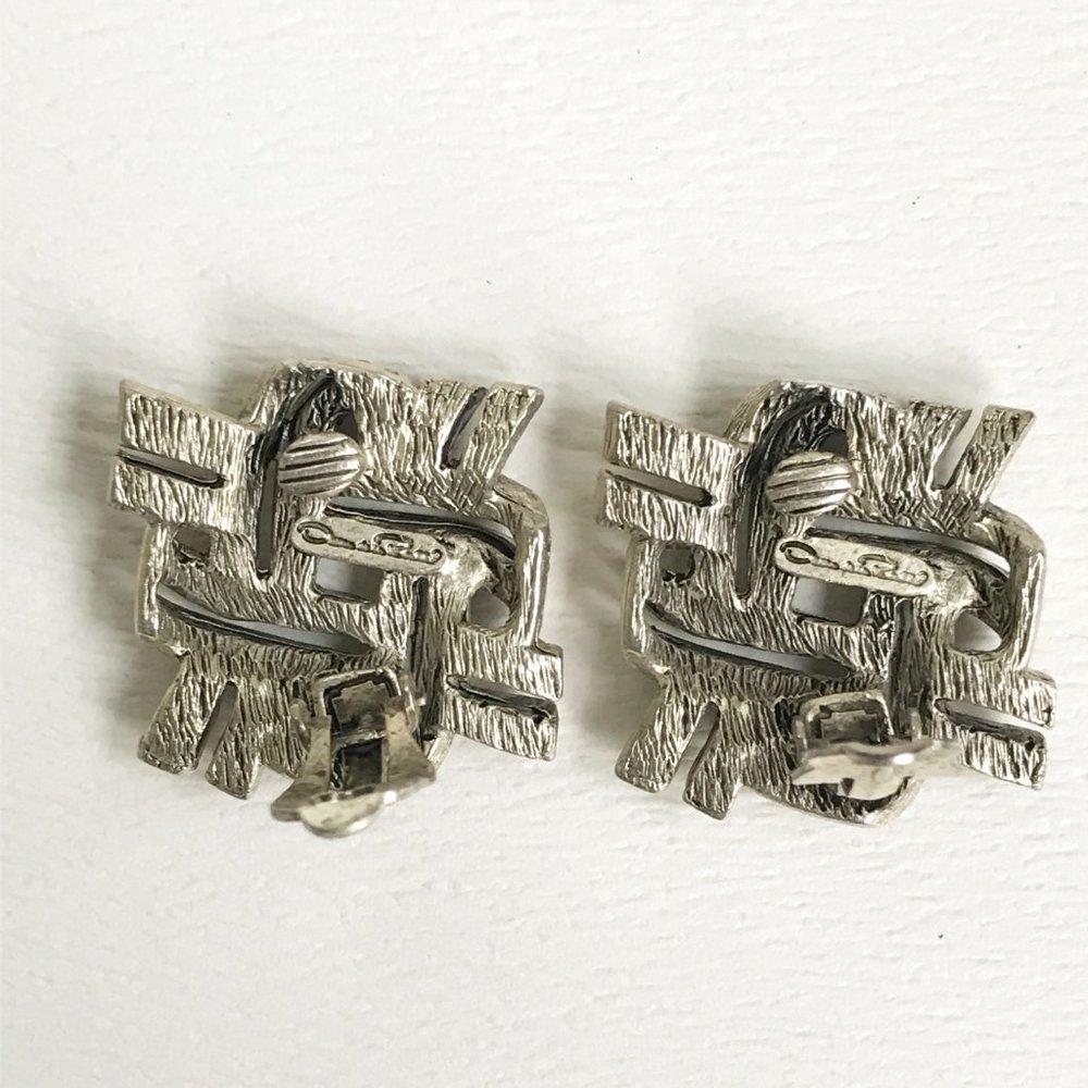 Oscar de la Renta Silver Tone Pave Pound Sign Woven Runway Clip-On Earrings - Picture 4 of 7
